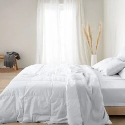 Twin Light Weight Down Blend Comforter - Casalunaâ„¢