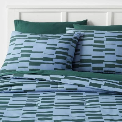 Foster Microfiber Reversible Comforter & Sheets Set Blue/Dark Green - Room Essentials™ - Image 6