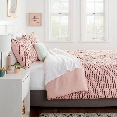 Strawberry Print Reversible Microfiber Comforter & Sheet Set Light Pink - Room Essentialsâ˘